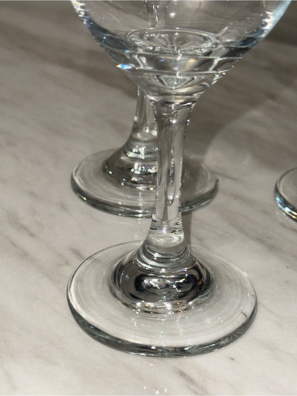 Clear Decorated Wine Glasses Set of 4, 10 oz Round Modern Stemmed 9 in - Picture 5 of 7